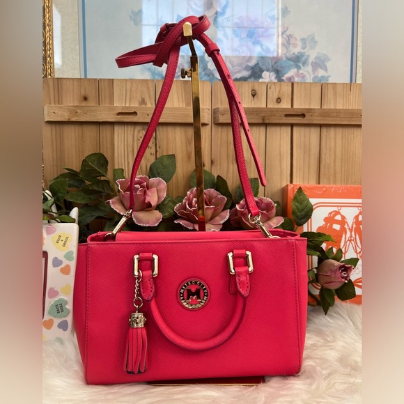 Metrocity Handbags - 💜MetroCity Crossbody Bag in Magenta Canvas